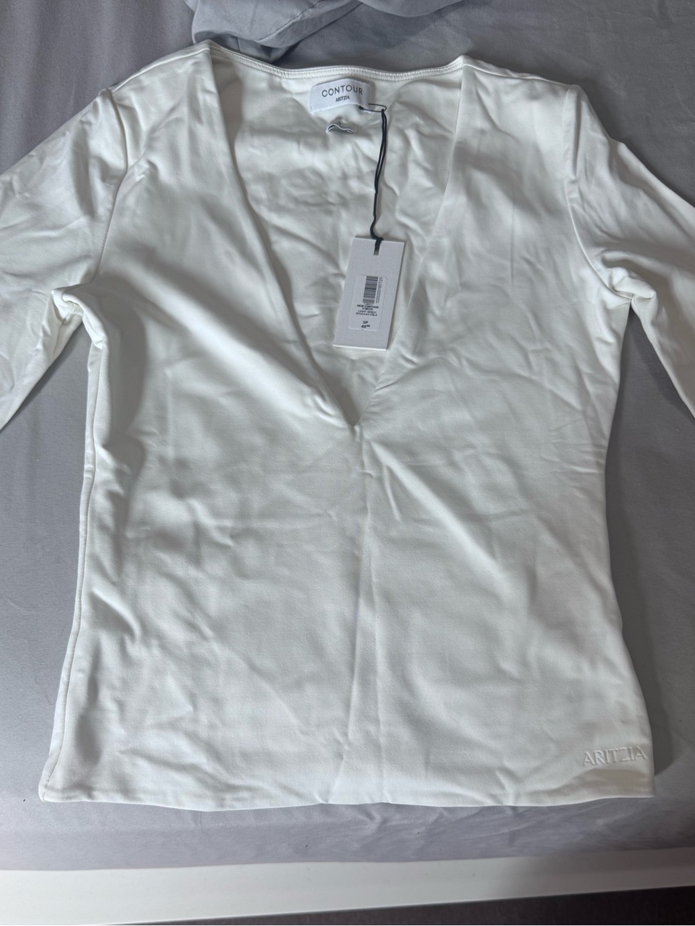 Aritzia Contour White Long-Sleeve V-Neck Top